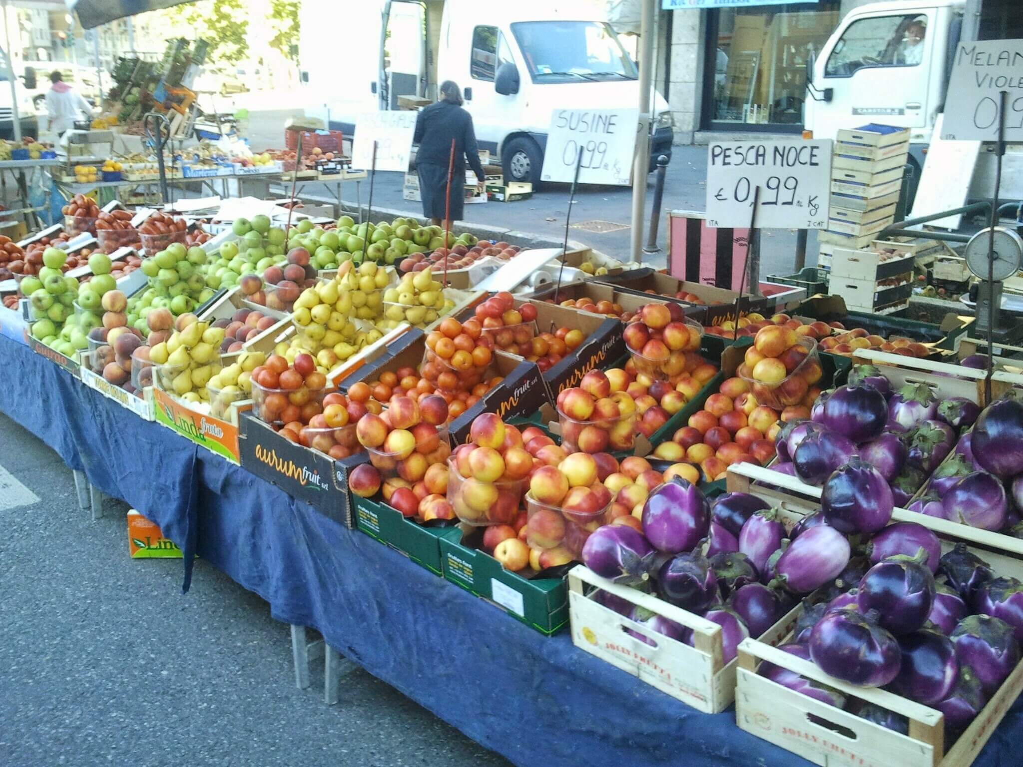 mercato frutta foto cicala