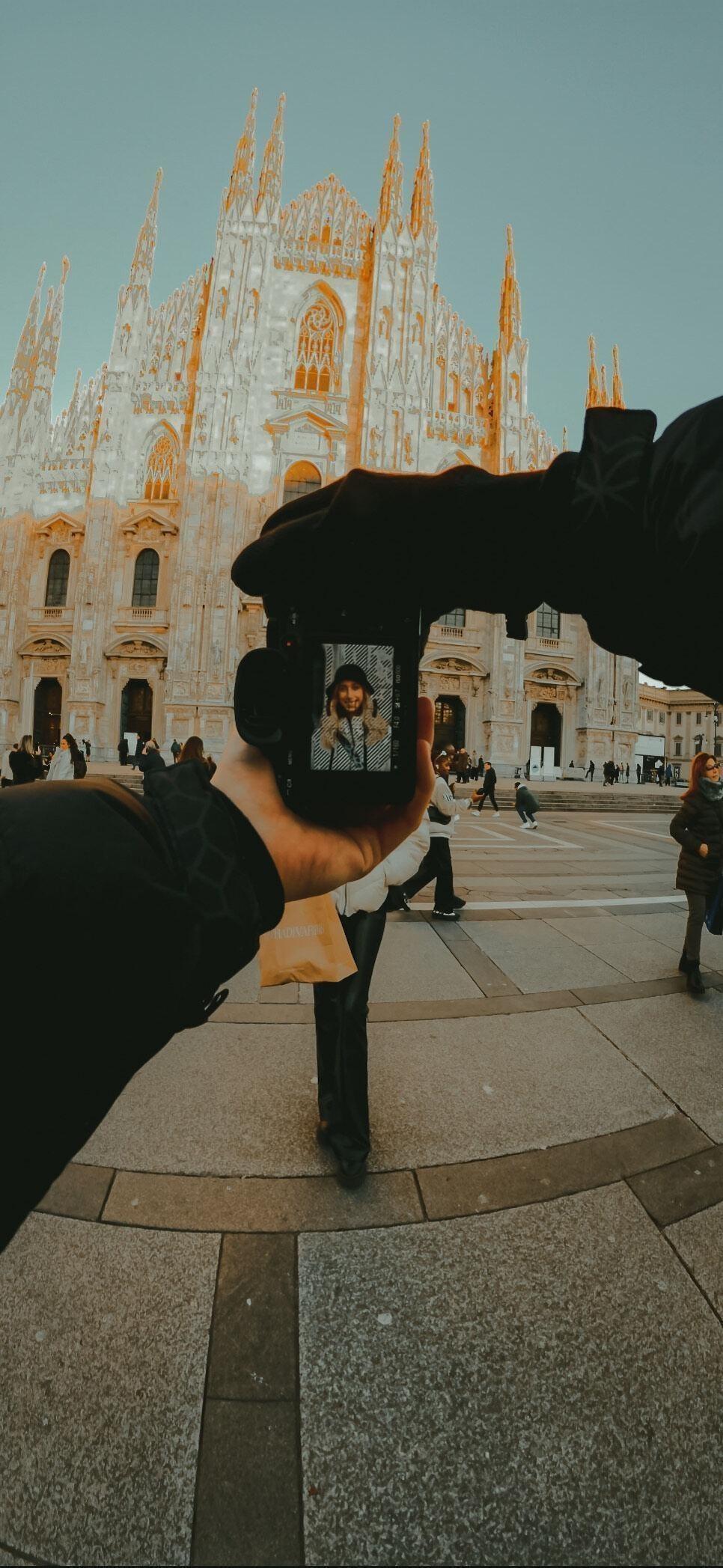 foto del tiktoker Andrea Franceschina Duomo di Milano