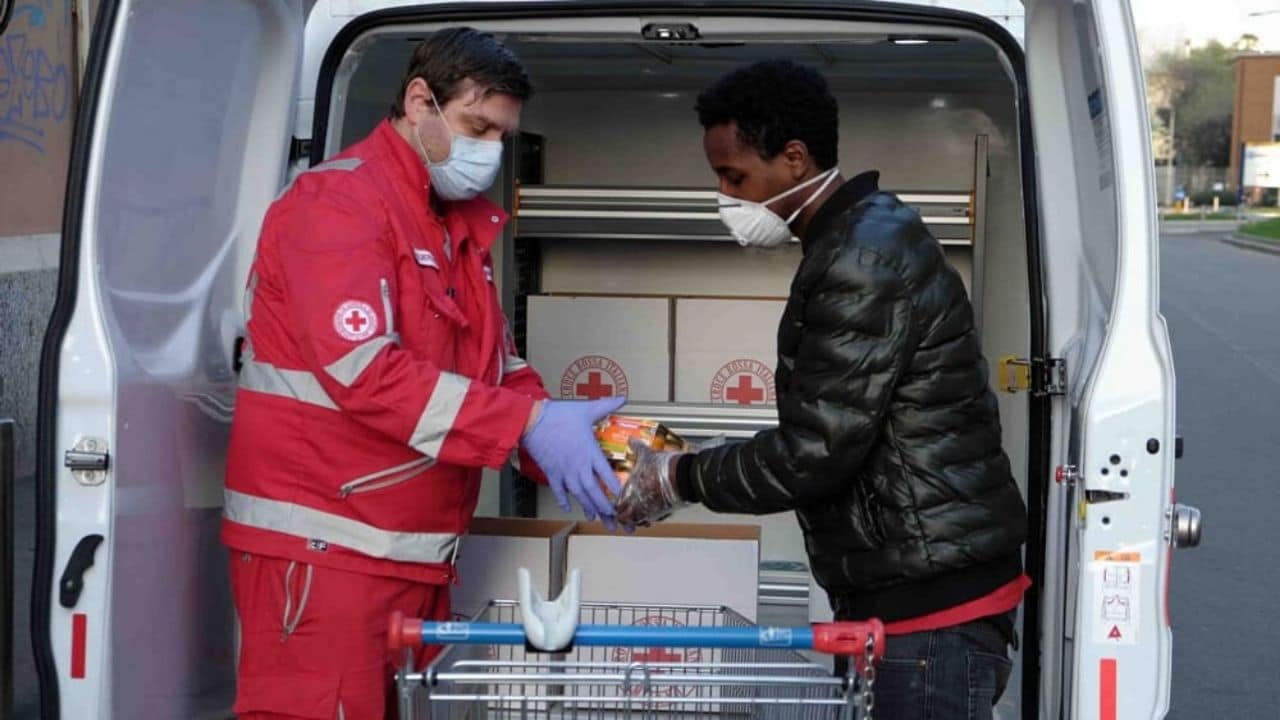 Comunità etiope dona alimenti alla Croce Rossa di Milano in segno di gratitudine