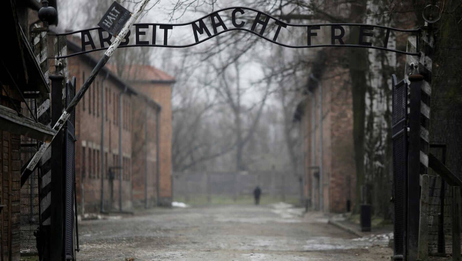 Foto del cancello di Auschwitz