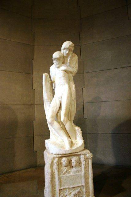 Immagine della Pietà Rondanini di Michelangelo al Castello Sforzesco di Milano
