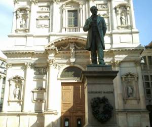statua di Alessandro Manzoni